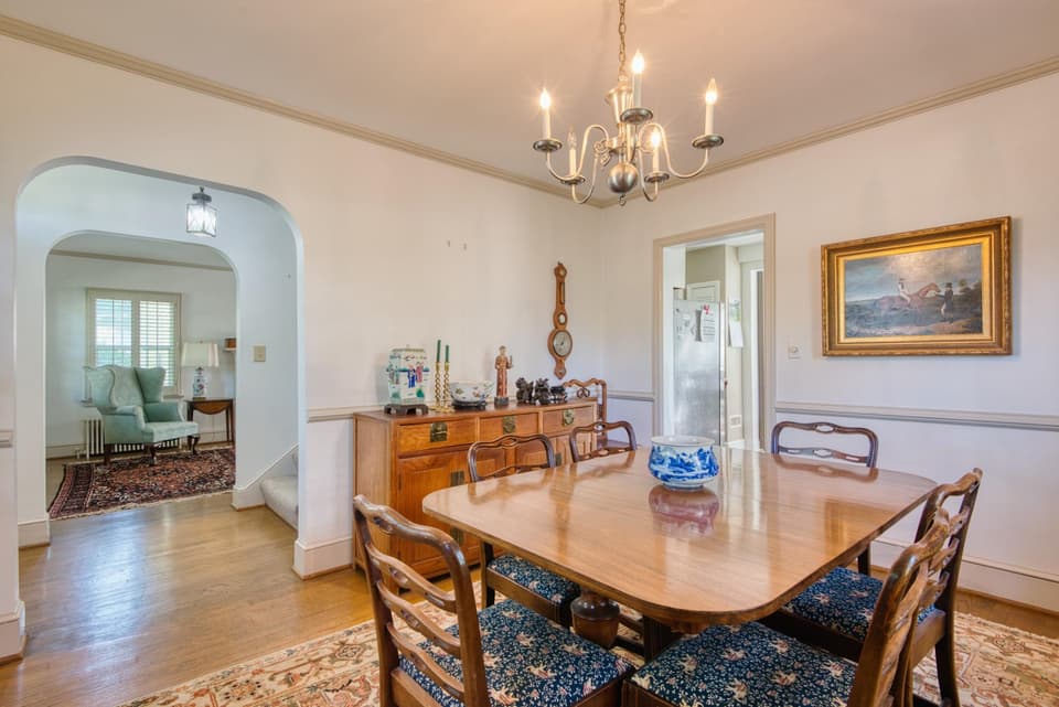 660 W Main Street, photo 11 of 40