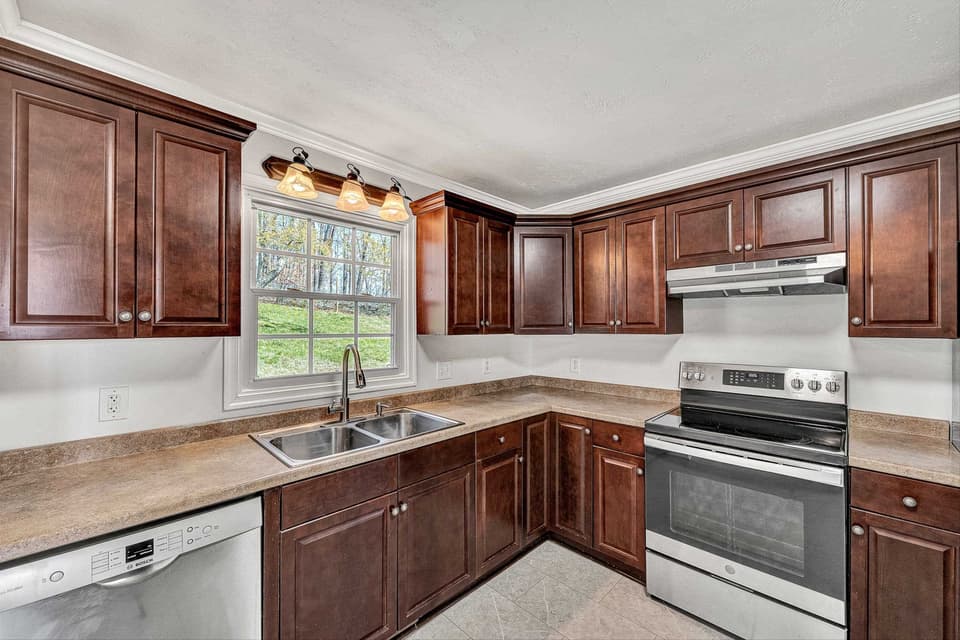 385 Tanglewood Drive SE, photo 11 of 40