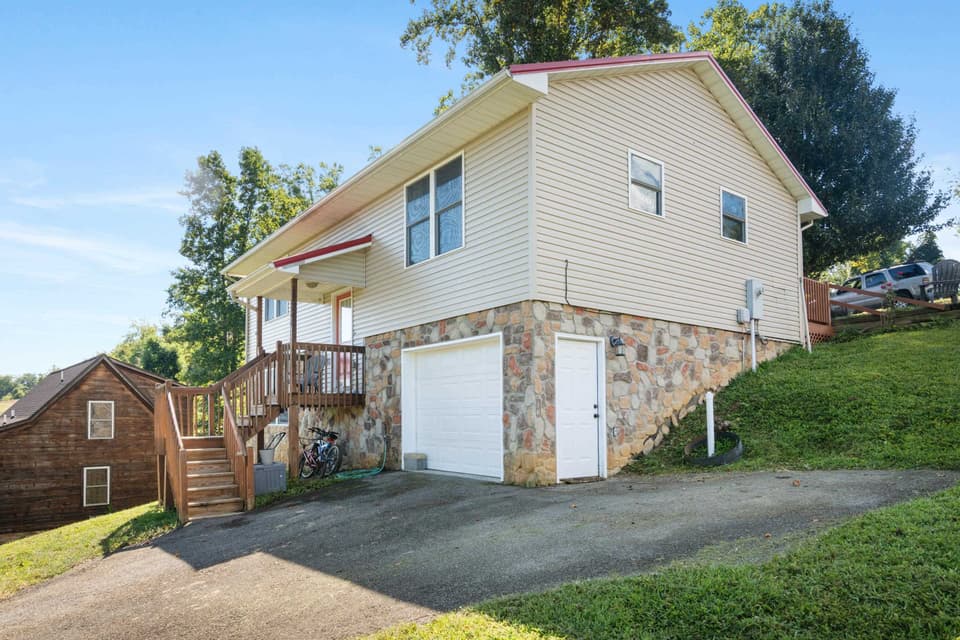 3494 Roanoke Street, photo 2 of 30