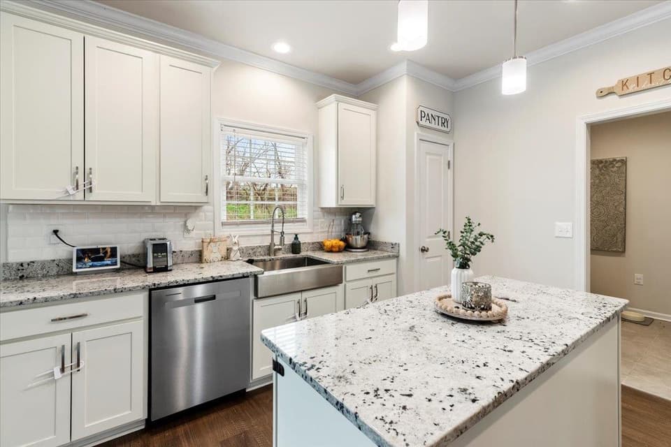 980 Holland Loop NW, photo 20 of 40