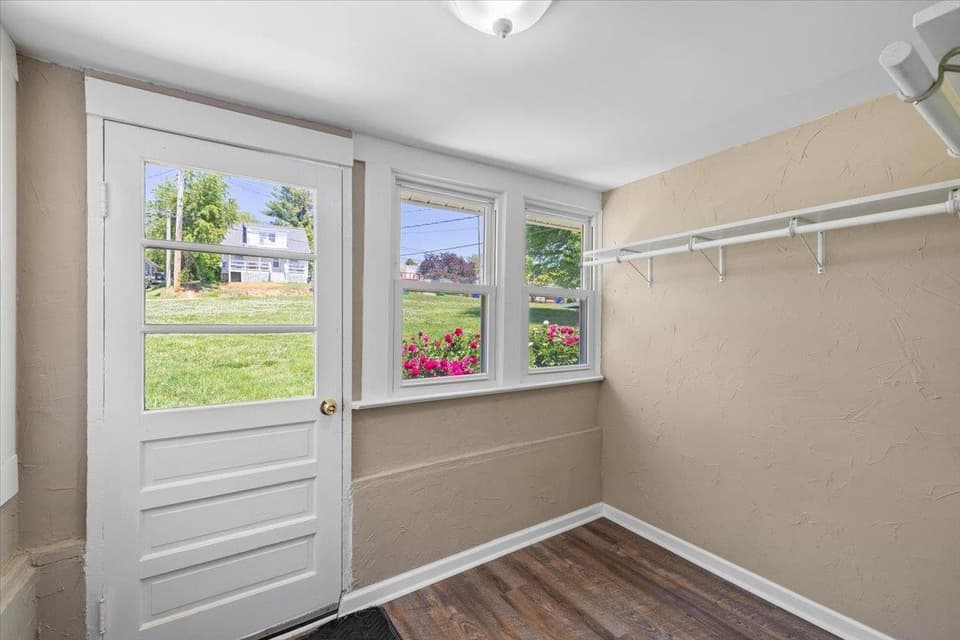 665 Liberty Street, photo 2 of 29