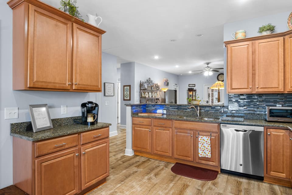 300 Vinnie Avenue, photo 10 of 34