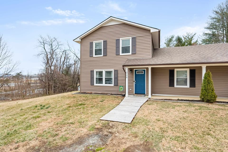315 Cherokee Drive Unit A, photo 2 of 40