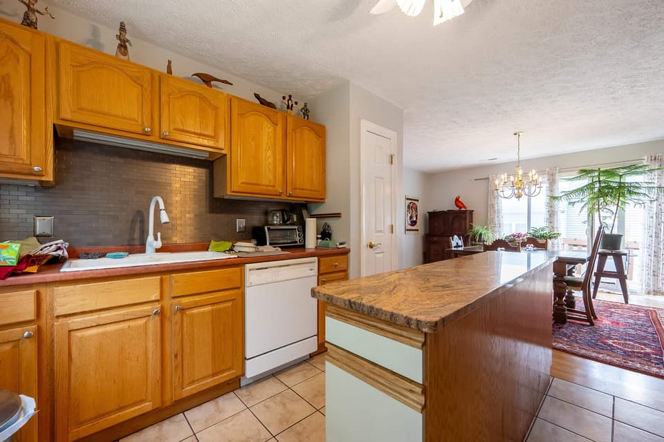 195 Tall Oak Boulevard, photo 22 of 40