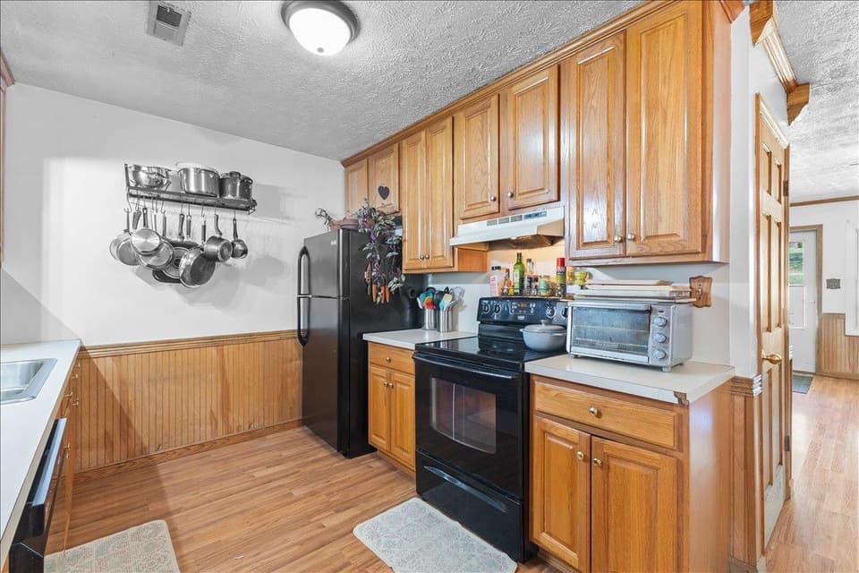 310 Overland Drive, photo 14 of 37