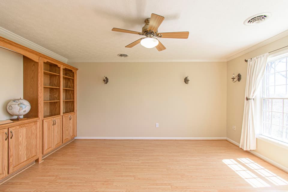 1130 Cassatt Ln, photo 8 of 39