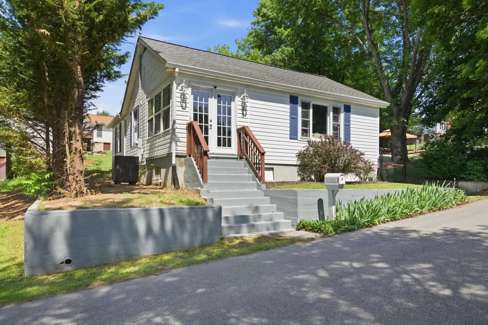 220 Mitchell Street, photo 2 of 30