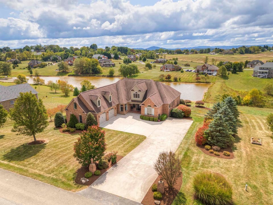 2151 Peakland Way, Christiansburg, VA