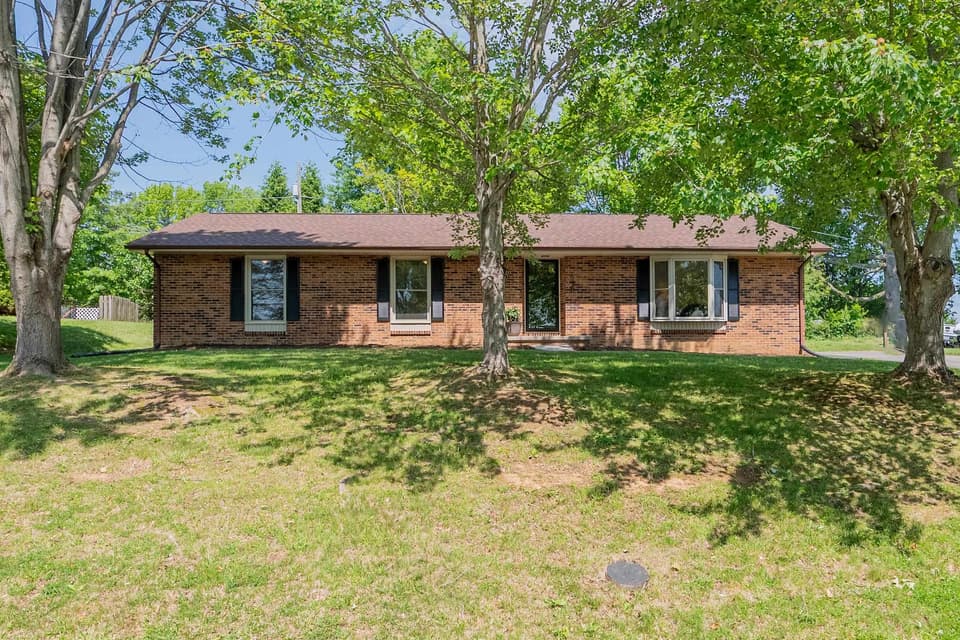 695 Carson Drive, photo 7 of 37