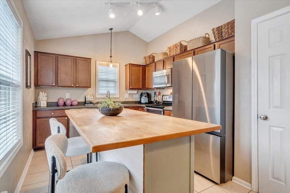 590 Keystone Drive, photo 8 of 37