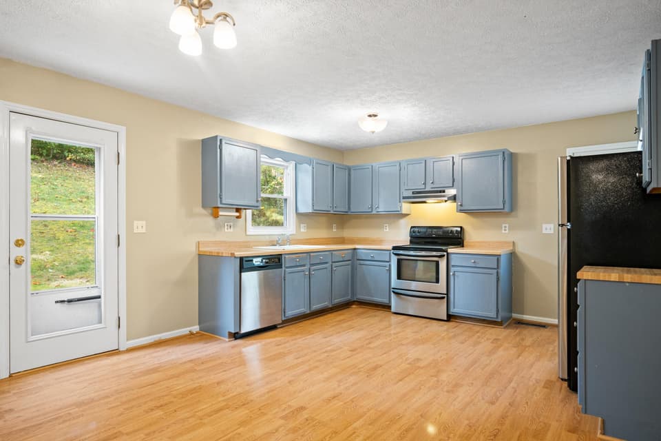 1305 Chestnut Drive, photo 10 of 40