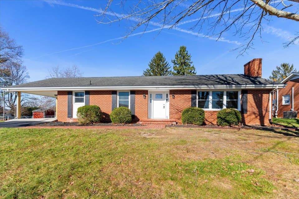 855 Mountain View Drive, photo 5 of 40