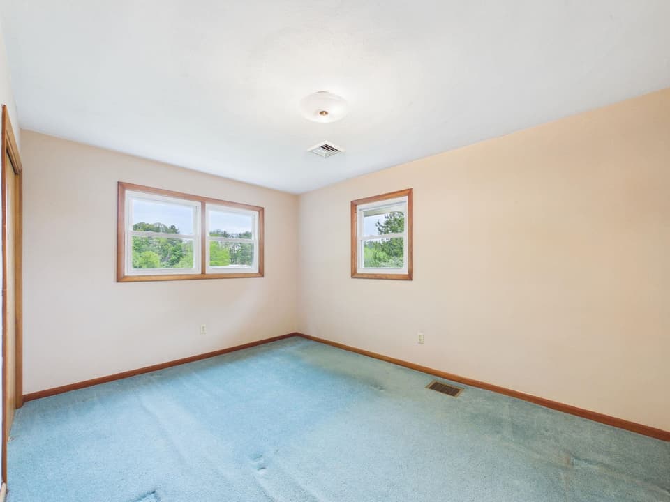405 Maple Drive SE, photo 14 of 37