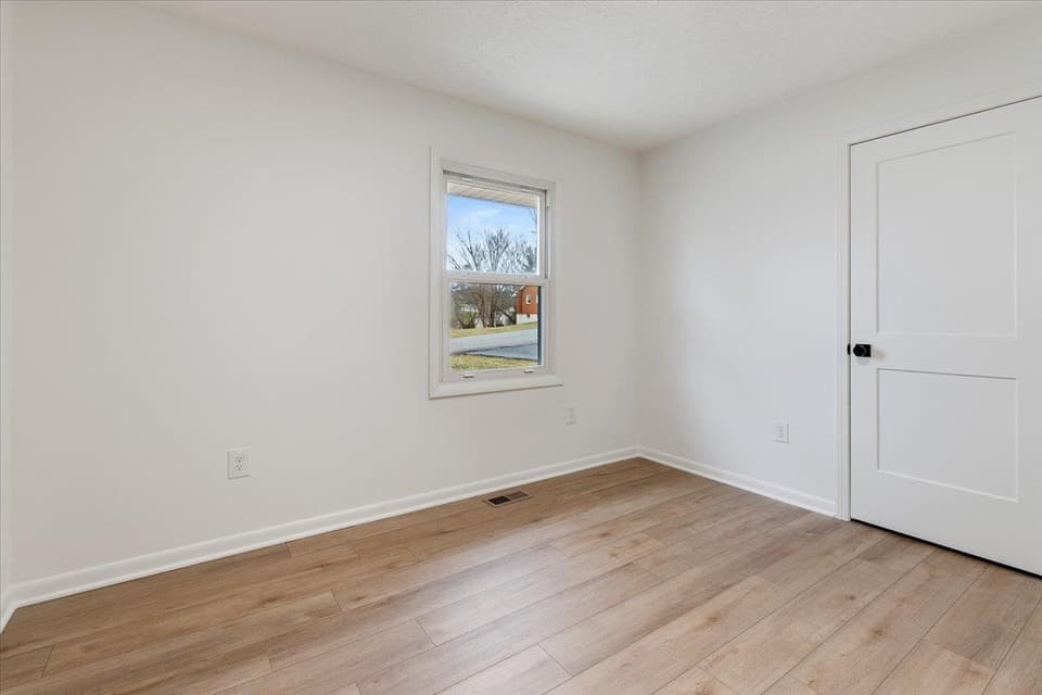 326 Rolling Hills Drive, photo 29 of 40