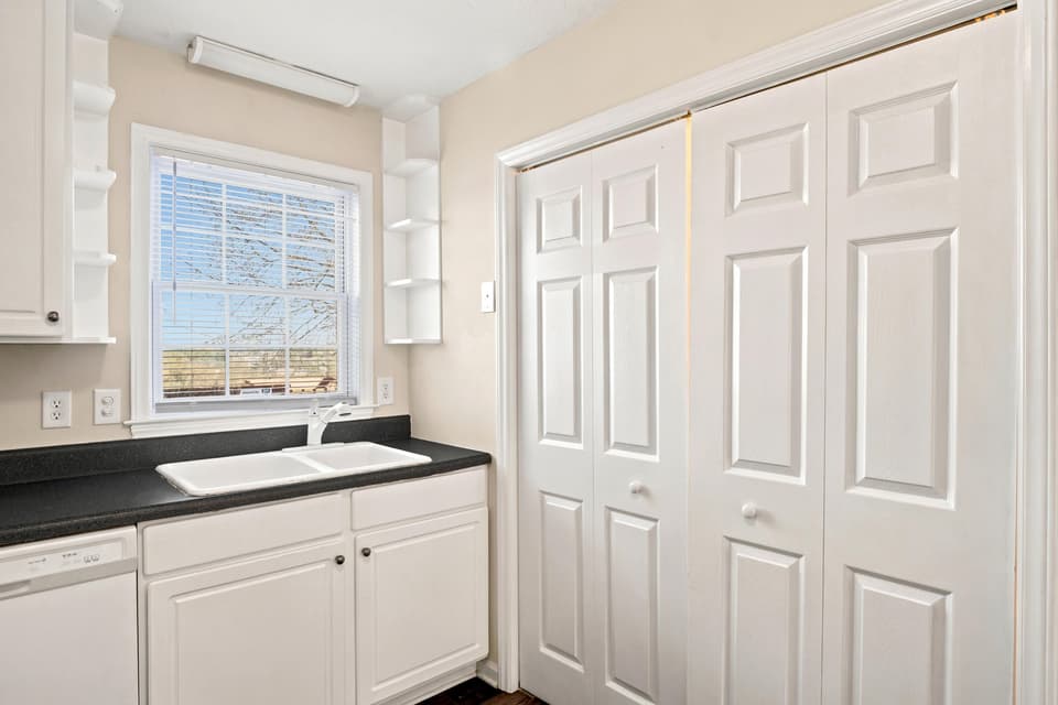 420 Wimmer Street NW, photo 17 of 40