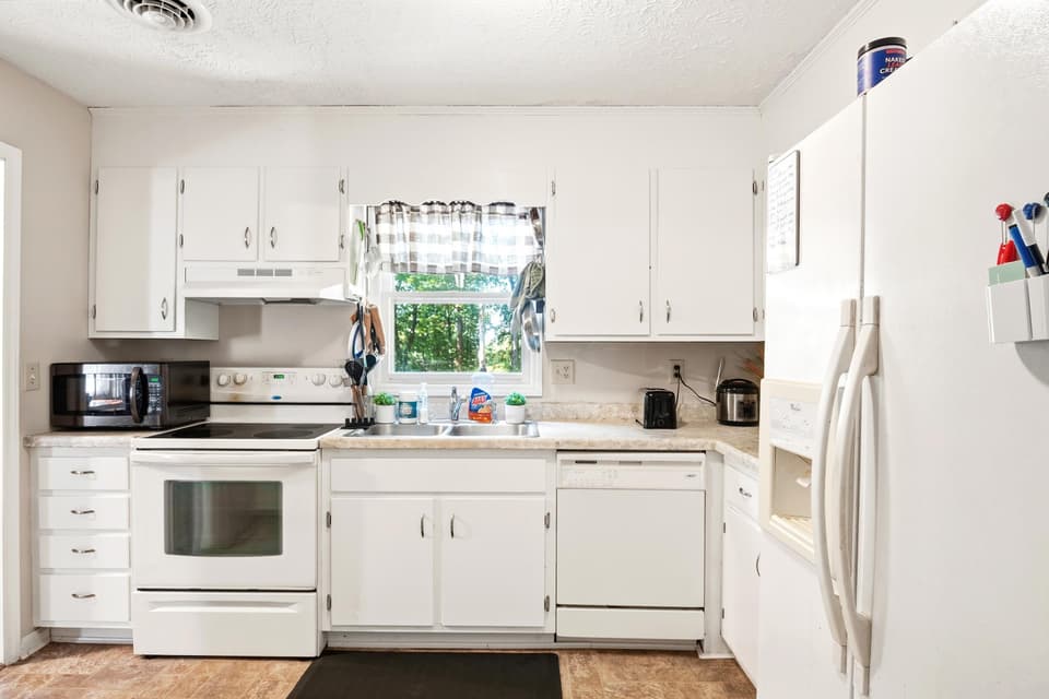 415 Tomahawk Drive, photo 15 of 40