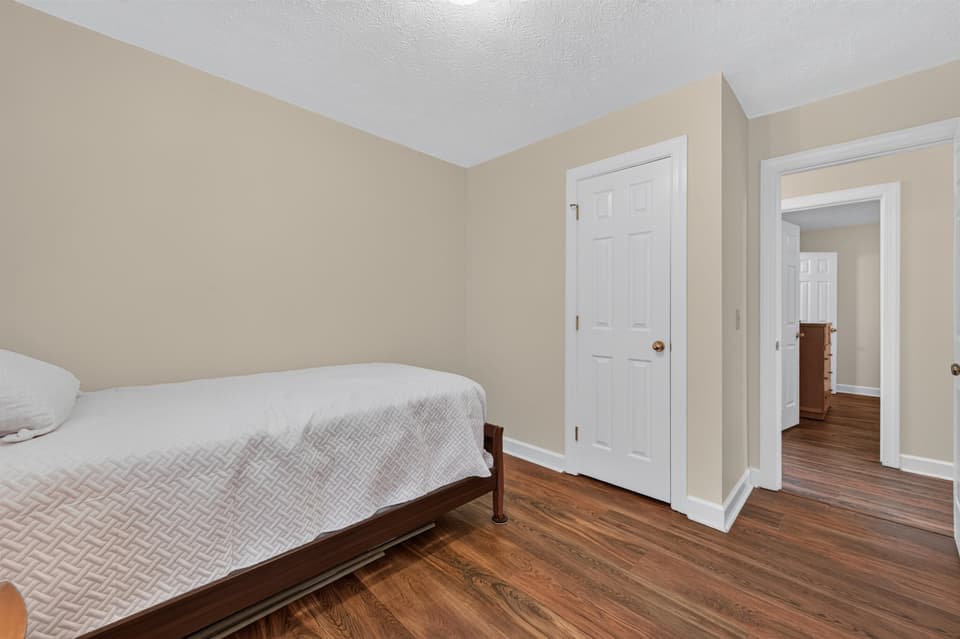 650 Kamran Drive, photo 24 of 40