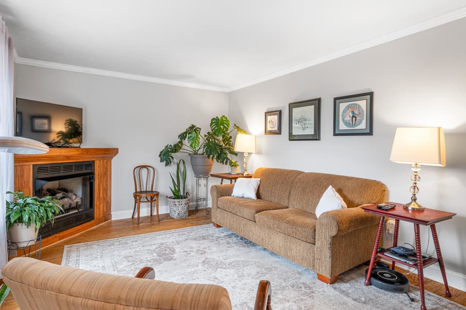 145 Windmill Ridge Road E, photo 4 of 40