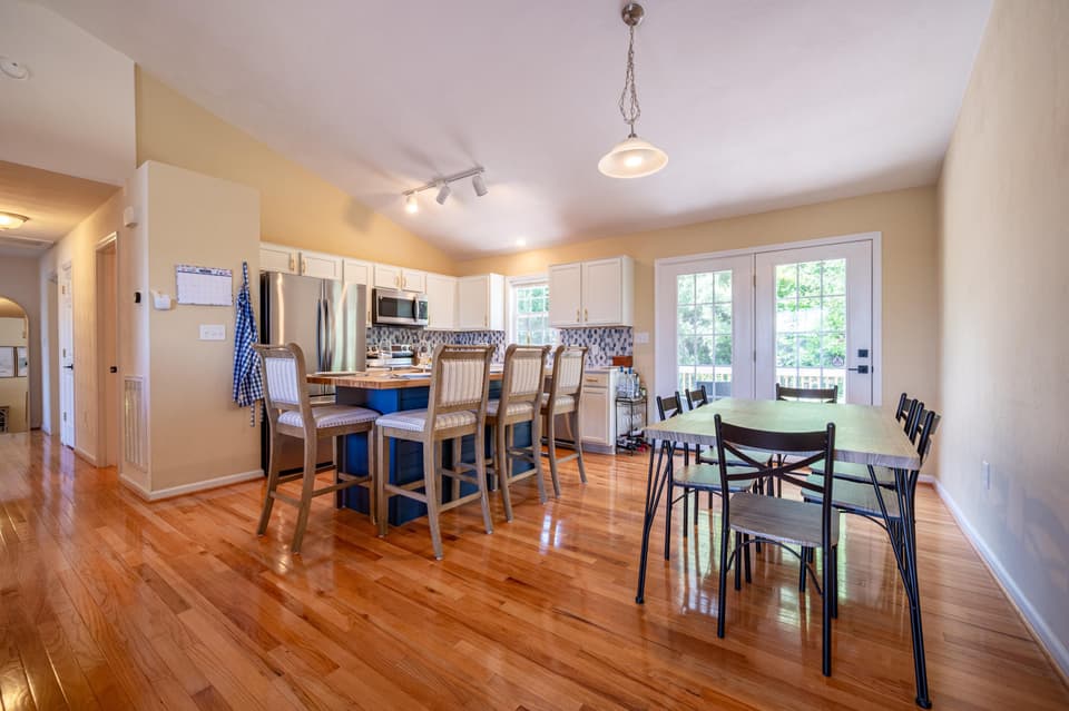 200 Wistaria Drive, photo 9 of 34