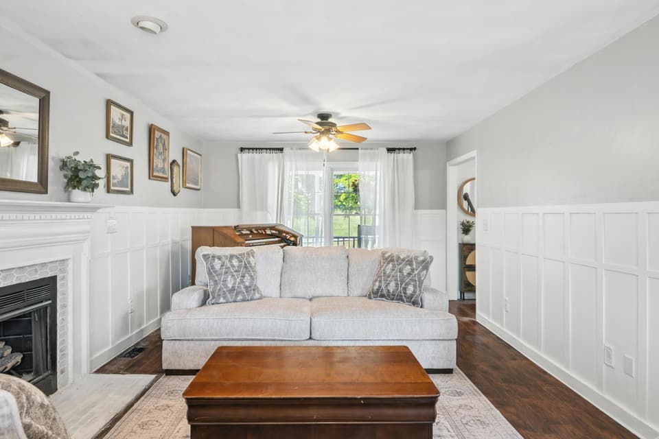 50 Sapphire Avenue, photo 10 of 39