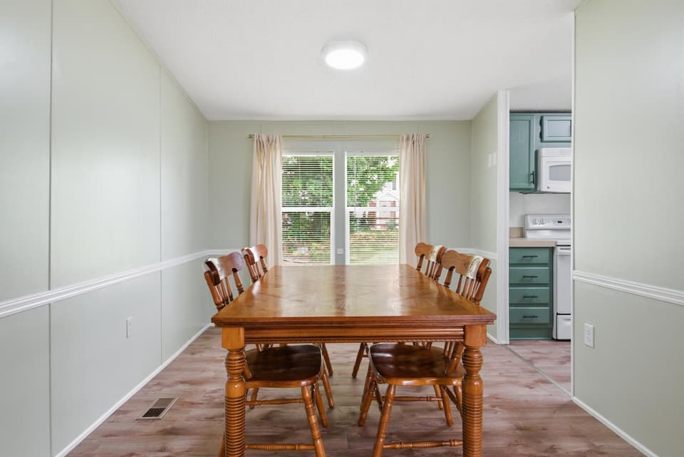 670 Liberty Street NE, photo 10 of 38
