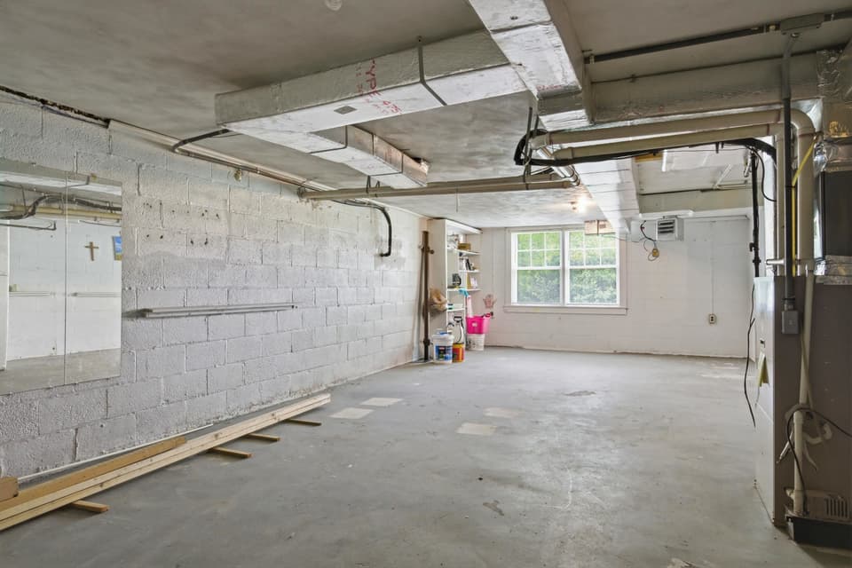 705 W Main Street, photo 39 of 40