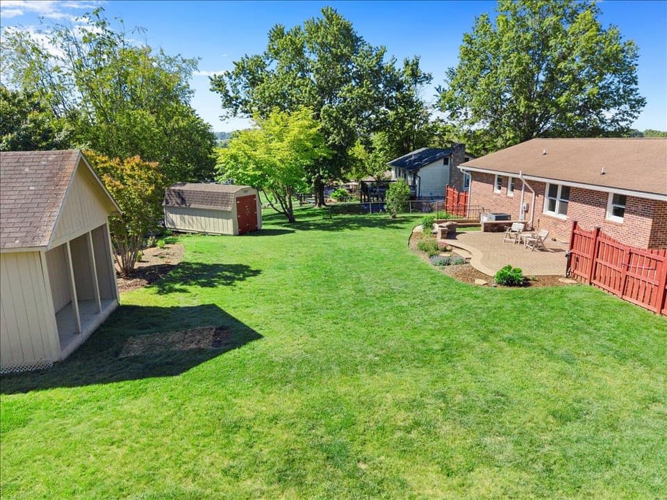 180 Henley Drive, photo 13 of 40