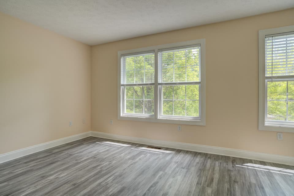 1025 Oaktree Boulevard, photo 11 of 33