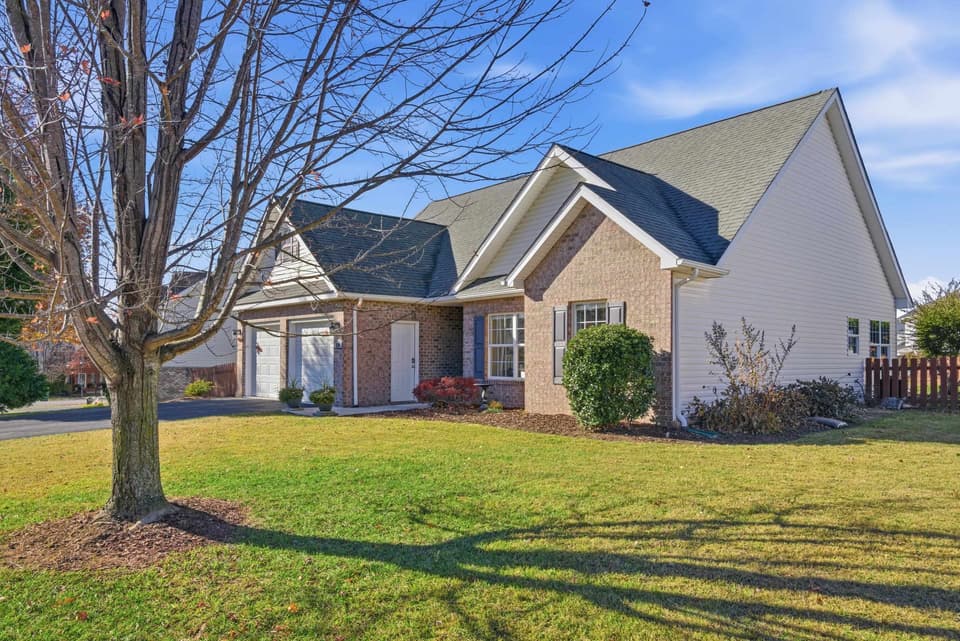 310 Windsor Drive, photo 7 of 40
