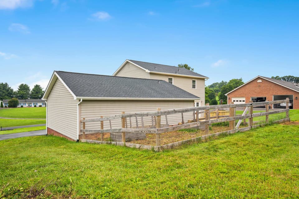 1435 West View Drive, photo 9 of 40