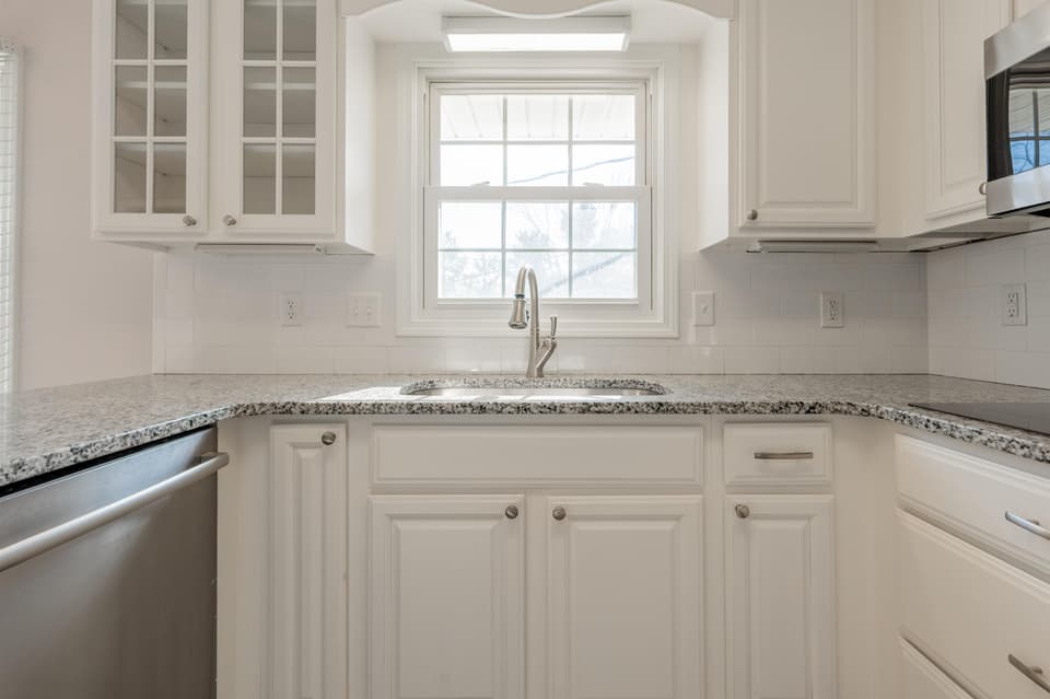 230 Montgomery Street NE, photo 18 of 40