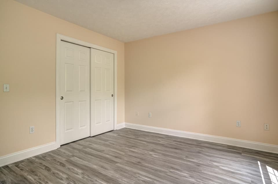 1025 Oaktree Boulevard, photo 25 of 33