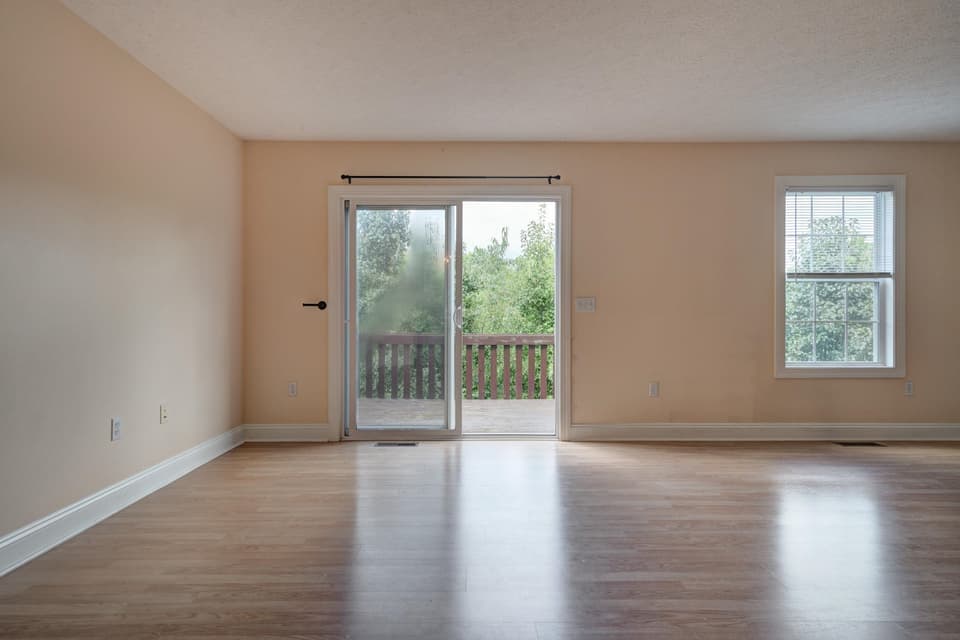 815 Oaktree Boulevard, photo 9 of 30