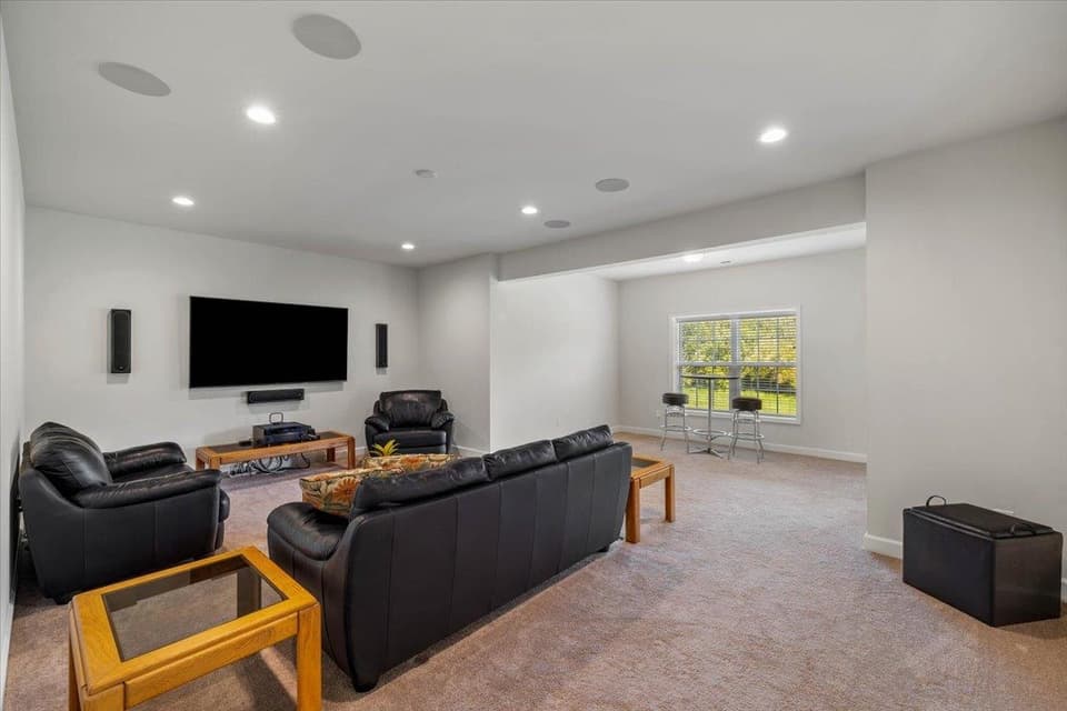 870 Jefferson Circle, photo 24 of 40