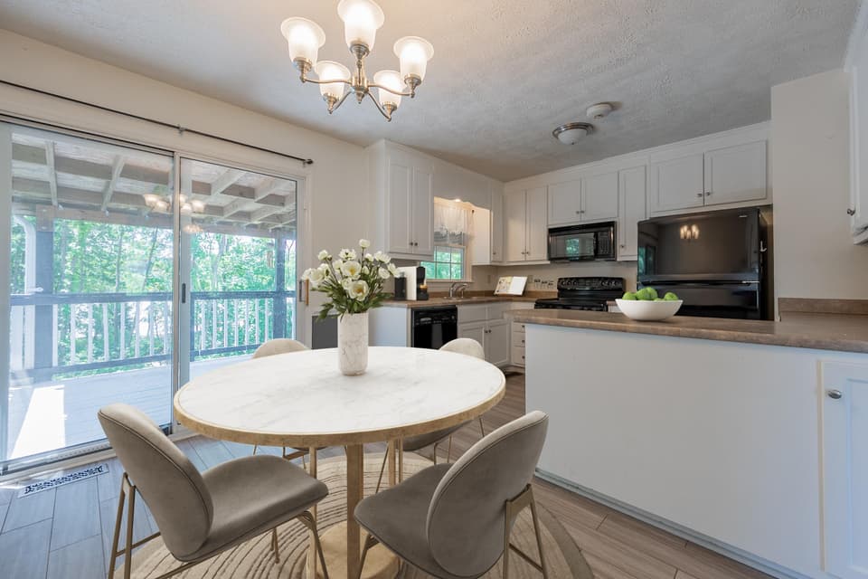 640 Warren Court, photo 15 of 40