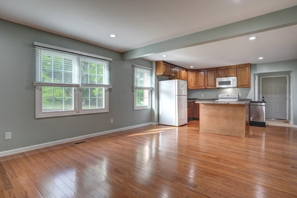 1215 Moose Drive, photo 5 of 28