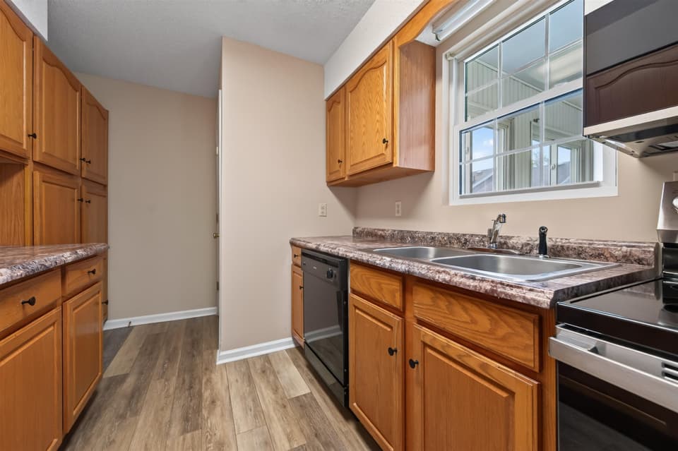 220 Darci Drive SE, photo 11 of 40