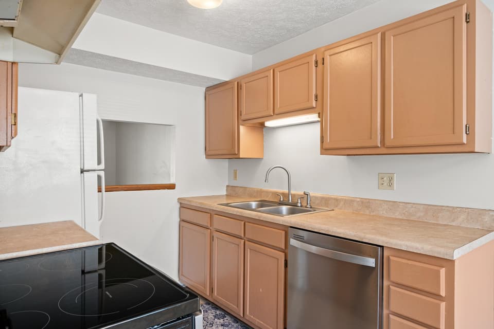 2596 Glade Drive SE, photo 9 of 24