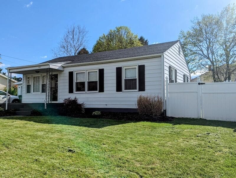 403 Lester Street, photo 2 of 38