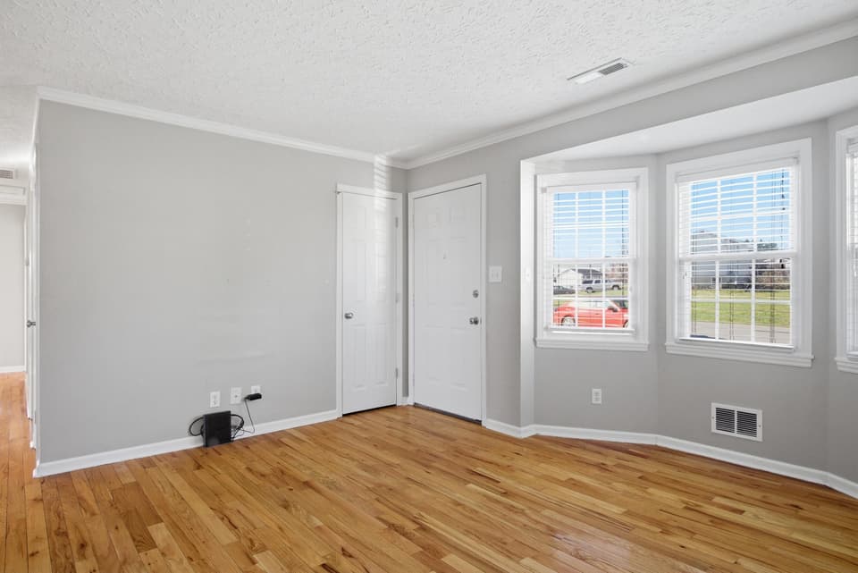 1381 Dow Street, photo 7 of 40