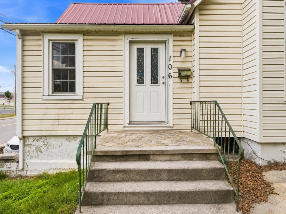 106 Roanoke Street, photo 2 of 24