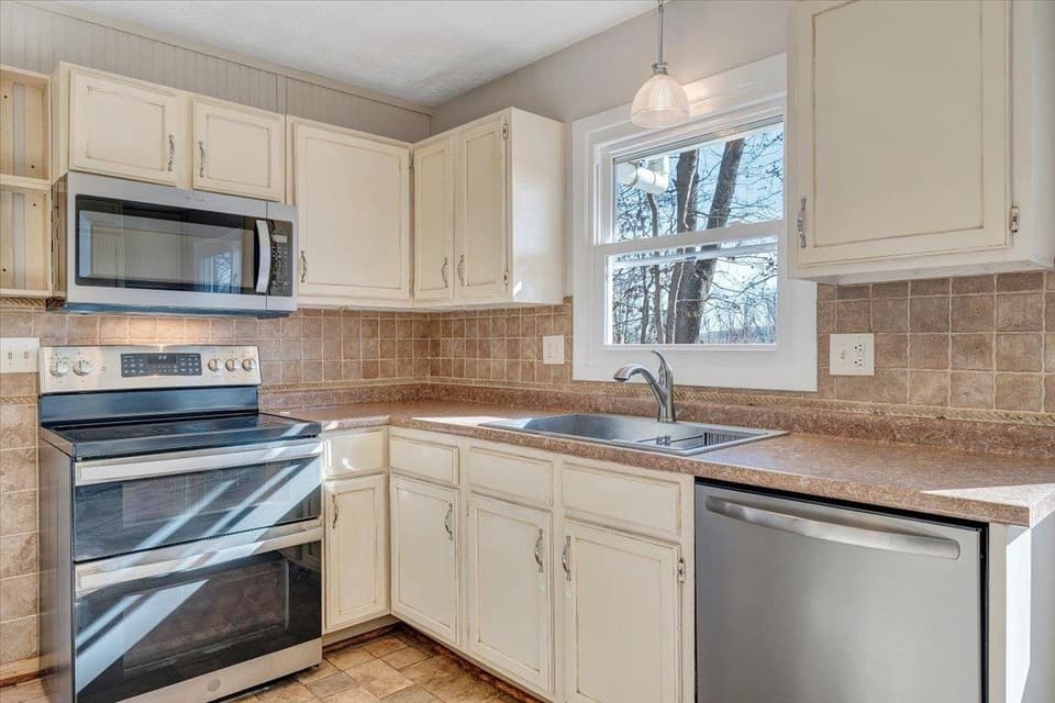 1100 Flint Drive, photo 12 of 40