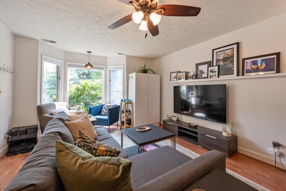 705 Colhoun Street NE, photo 8 of 40