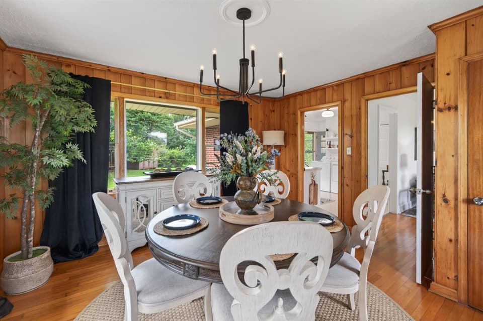 107 Roseland Drive, photo 16 of 40