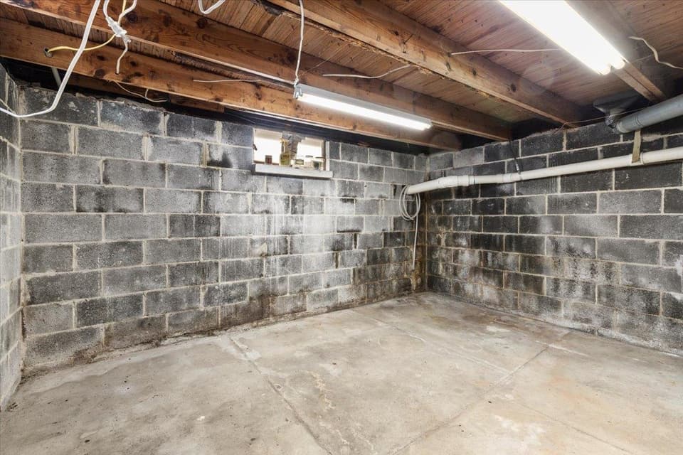690 Harless Street, photo 31 of 40