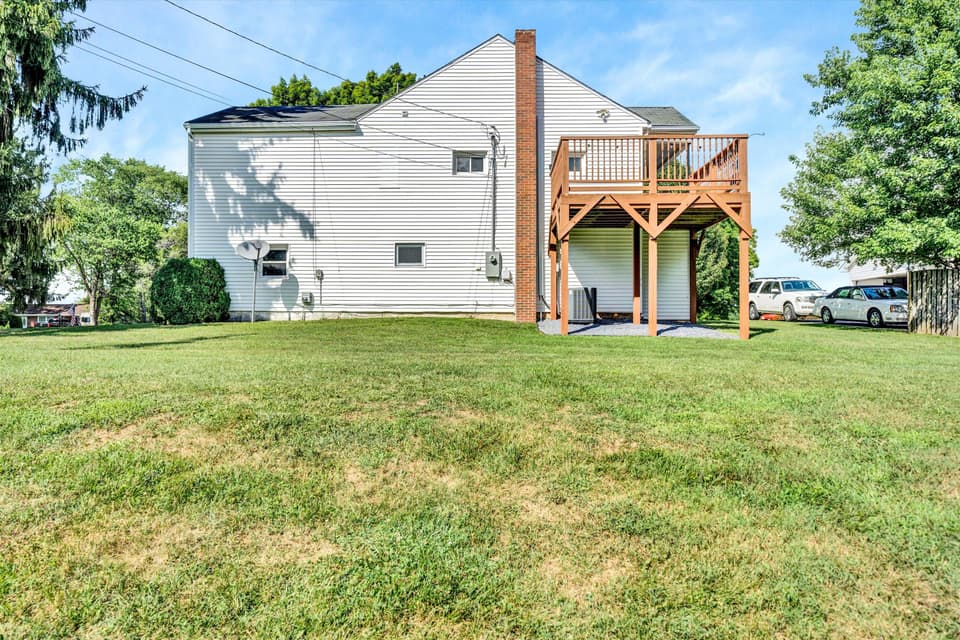 215 S Hill Drive, photo 3 of 37