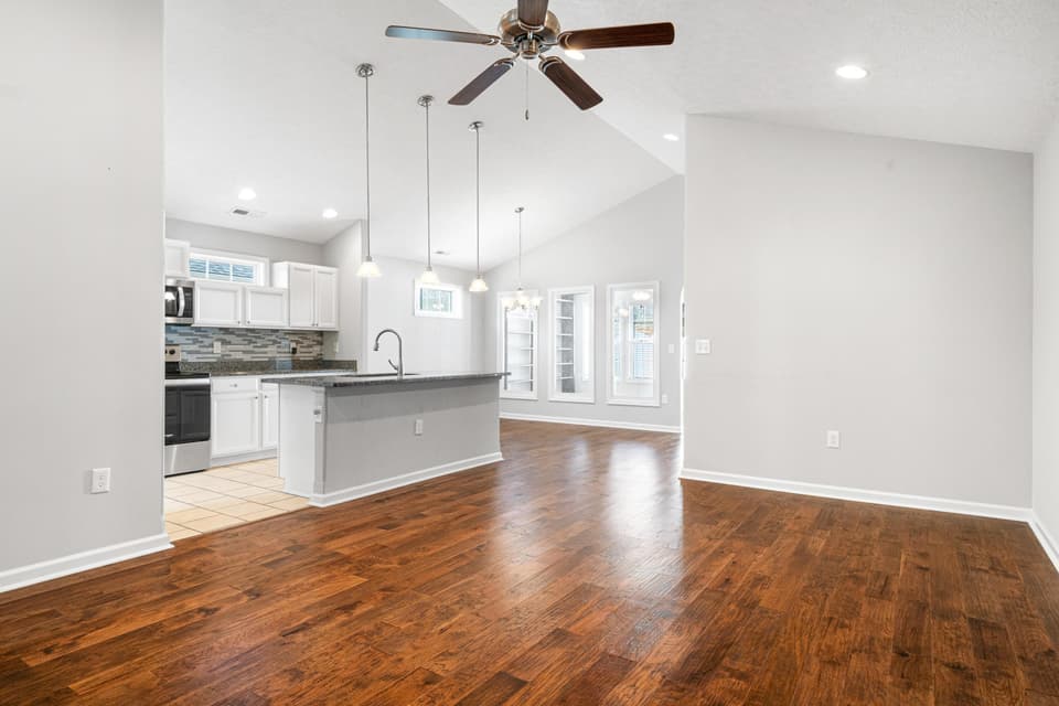2130 Glade Drive SE, photo 7 of 38