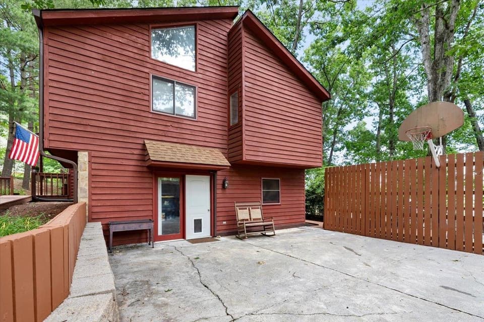 1200 Flint Drive, photo 4 of 40