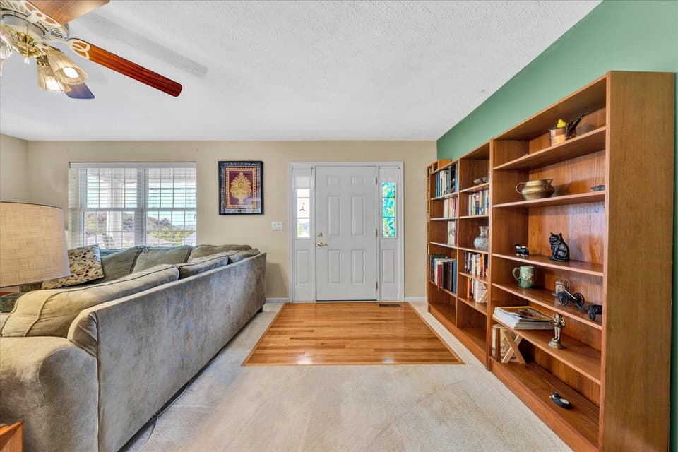135 Wenn Dr NW, photo 5 of 37