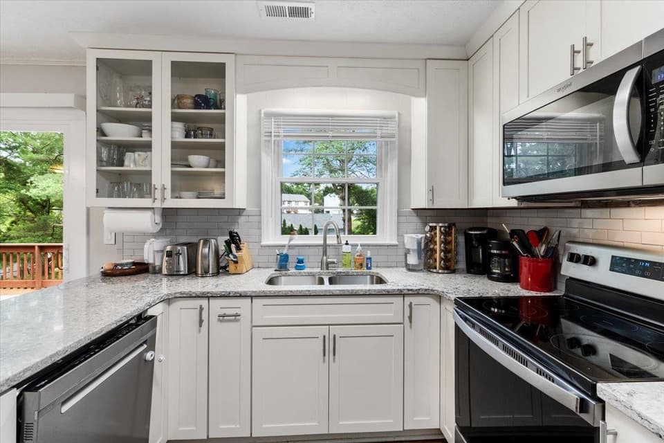 340 Walters Drive, photo 21 of 40